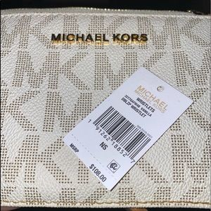 michael kors wristlet